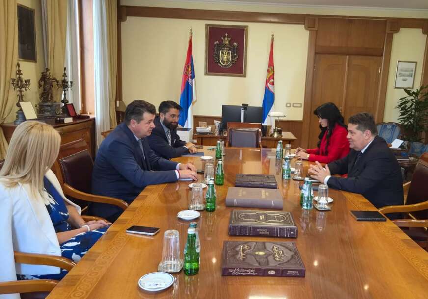 (FOTO) Stevandić razgovarao sa Petrovim „Najavljujemo BOLJE VRIJEME, zajedničke sjednice i SASTANKE ustavnih sudova Srbije i Srpske"