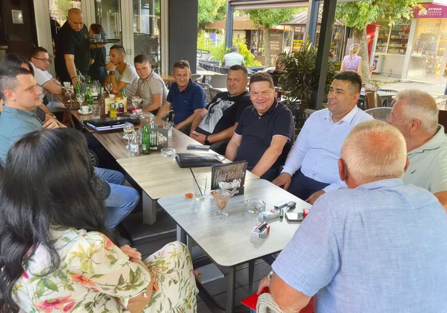 (FOTO) „Pravi ljudi i zdrava atmosfera“ Stevandić sa rukovodstvom Ujedinjene Srpske u Modriči