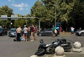 Na licu mjesta Hitna pomoć: Sudar auta i motora kod Narodnog pozorišta u Banjaluci