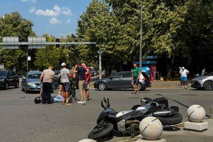 Na licu mjesta Hitna pomoć: Sudar auta i motora kod Narodnog pozorišta u Banjaluci