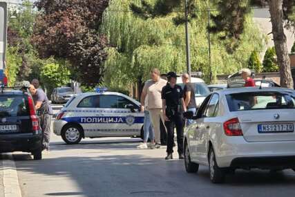 (FOTO) Radnik pao sa bandere i izgubio život: Prve fotografije sa mjesta tragedije, sve vrvi od policije