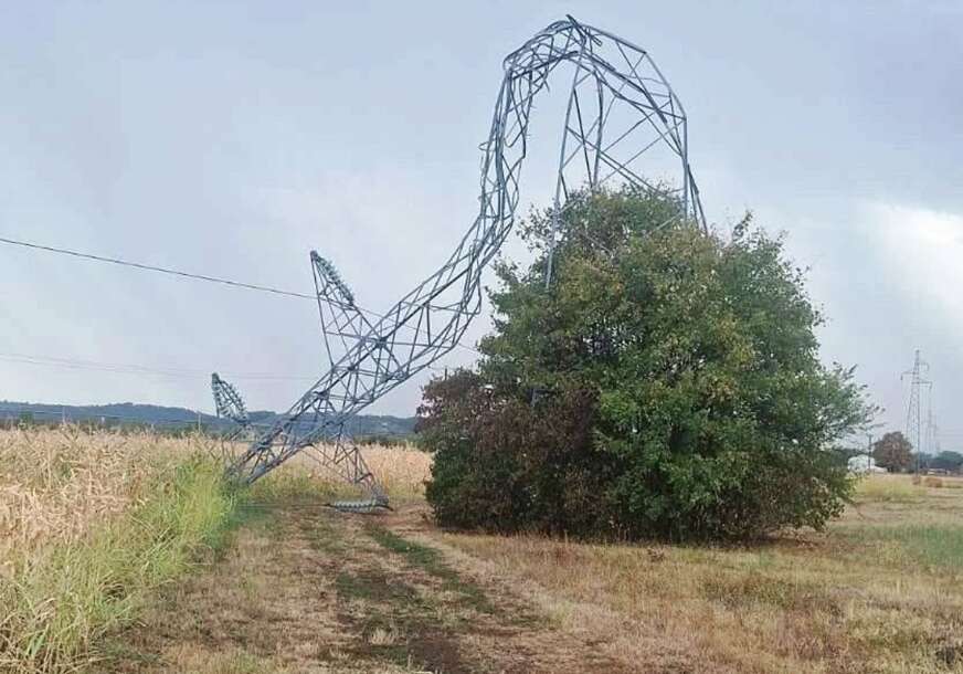 (FOTO) NEVRIJEME PROTUTNJALO SRPSKOM Kvarovi na dalekovodima u Prijedoru, Dubici, Laktašima, Prnjavoru i Banjaluci