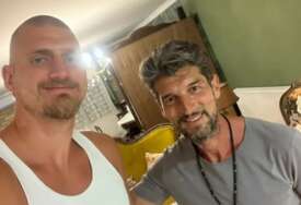 (FOTO) "Veliki šampion, još veći čovjek" Jokić otišao kod frizera u Somboru, a onda ga ostavio bez riječi