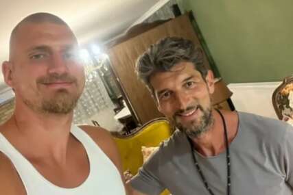 (FOTO) "Veliki šampion, još veći čovjek" Jokić otišao kod frizera u Somboru, a onda ga ostavio bez riječi