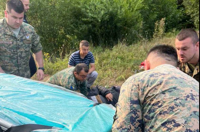 (FOTO) Medicinski tim OS BiH pokazao humanost: Pripadnici pružili prvu pomoć povrijeđenom u saobraćajnoj nesreći