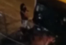 (VIDEO) Filmska drama u Novom Sadu: Muškarca na silu ugurali u Mercedes sa BiH tablicama, policija brzo uhapsila osumnjičene