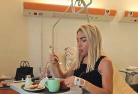 (VIDEO) "LAŽU DA NE BOLI" Jovana Jeremić se oglasila iz bolničke postelje nakon operacije grudi