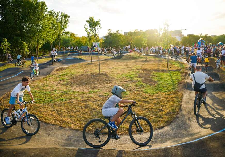 (FOTO) Banjaluka dobila pamp-trek stazu: Novo mjesto za sport, zabavu i druženje najmlađih u najvećem parku