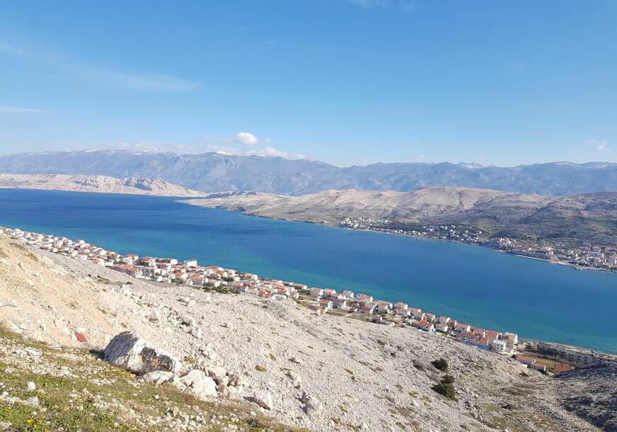 SRBIN NAPADNUT NA PAGU Mladića vrijeđali zbog nacionalnosti, zatim ga pretukli