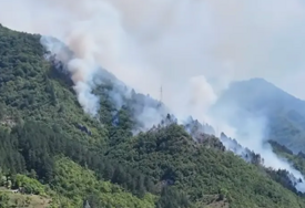 VATROGASCI BRANILI KUĆE TOKOM NOĆI Požar kod Konjica lokalizovan, ali još uvijek aktivan