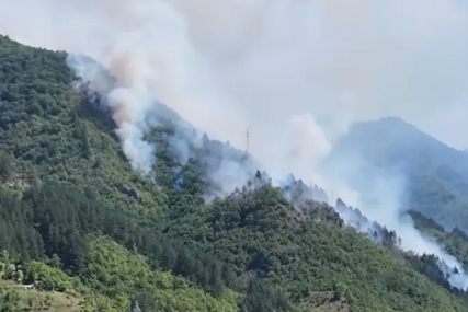 VATROGASCI BRANILI KUĆE TOKOM NOĆI Požar kod Konjica lokalizovan, ali još uvijek aktivan