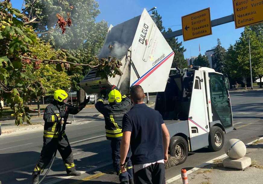 (FOTO) Vatrogasci imali pune ruke posla: Gasili i požar na vozilu „Čistoće“ u centru Banjaluke