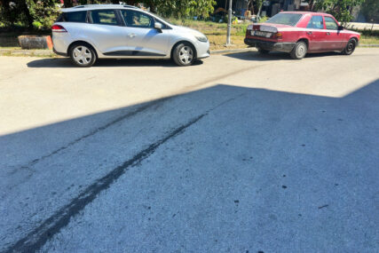 (FOTO) "Zar treba djeca da se zaraze, pa da neko reaguje" Ogorčeni mještani Lauša pokazali kako im IZGLEDAJU ULICE nakon odvoza otpada