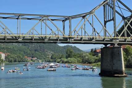 Stigli gosti sa svih strana svijeta: "Drinska regata" okupila oko 100 plovila sa više od 500 učesnika