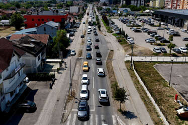 (FOTO) Ima li rješenja za SAOBRAĆAJNE GUŽVE: Banjaluka ima više automobila po glavi stanovnika nego Beč ili Berlin