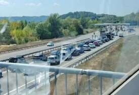 (VIDEO) Autoput Banjaluka- Gradiška: Totalni kolaps na naplatnim kućicama u Jakupovcima