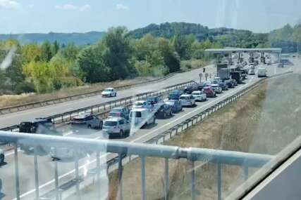 (VIDEO) Autoput Banjaluka- Gradiška: Totalni kolaps na naplatnim kućicama u Jakupovcima