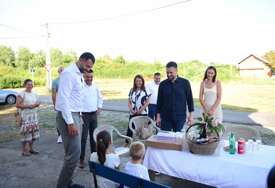 (FOTO) Porodica - temelj i najvažniji stub društva: Igor Dodik i Srđan Amidžić posjetili Đekiće u Kozarskoj Dubici