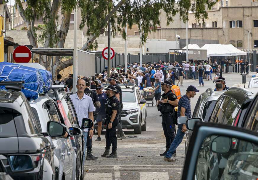 Angažovana i vojska: Španska policija procjenjuje da je oko 73.500 migranata već napustilo Seutu