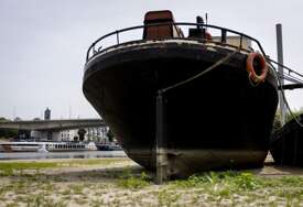 (FOTO) SUŠA OGOLILA TAJNE EVROPE Niski vodostaji rijeka otkrili olupine brodova, zaostalu municiju i ostatke mamuta