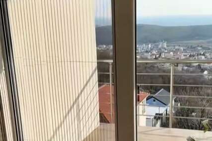 (VIDEO) "Kad me pojuri medvjed iz te šumetine" Apartman u Sutomoru oglasili da je "3 minuta od plaže", pa pokazali pogled sa terase