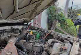 (VIDEO) "OVAKVI AUTOMOBILI SE VIŠE NE PRAVE" Stajala na otvorenom skoro 4 decenije, sipali malo goriva i stari šestocilindraš je oživio