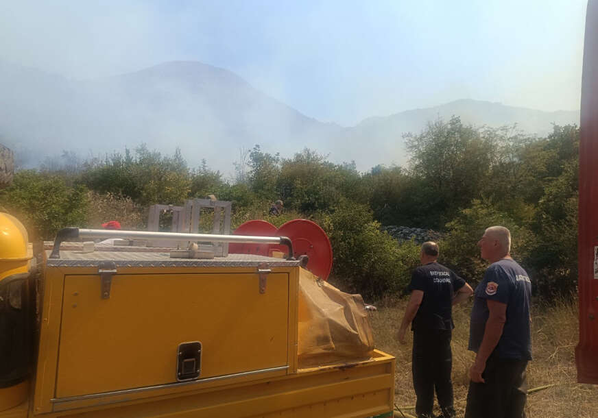 UGROŽENE I KUĆE Na području Trebinja aktivni požari u više sela