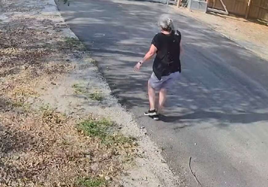 (VIDEO) DRAMATIČAN SNIMAK Ženu napale pčele ubice, pretrpela više od 300 uboda