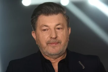 "Prvi sam na estradi VOZIO BIJESNA AUTA" Pjevač cijelo bogatstvo prepisao 20 godina mlađoj supruzi, a sada odgovorio na kritike da je folirant