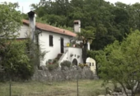 KUĆA STARA 400 GODINA Vedrana Rudan je ovdje živjela tokom svog života, ruševina, ali ispunjena smijehom i humorom