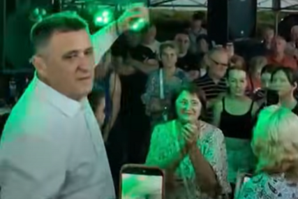 (VIDEO) „Uz narod, pjesmu i tradiciju“ Đajić podijelio IMPRESIJE iz Doboja