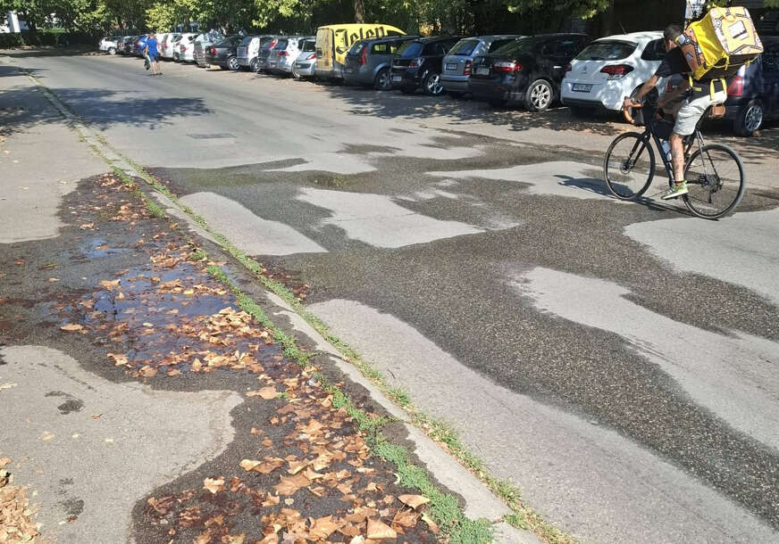 (FOTO) Šta radi Vodovod? Pogledajte gdje u ovoj nezapamćenoj suši VODA DANIMA TEČE ulicama