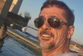 (FOTO) Vojin Ćetković pobjegao od gužve: Bez Slobode uživa na imanju, snimio vožnju čamcem uz Dunav
