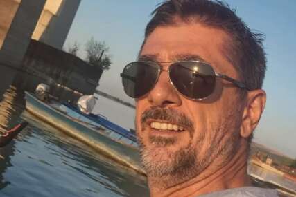 (FOTO) Vojin Ćetković pobjegao od gužve: Bez Slobode uživa na imanju, snimio vožnju čamcem uz Dunav