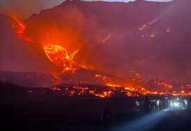 Vulkan napravio haos: U Kataniji otkazano oko 1.000 letova zbog erupcije Etne