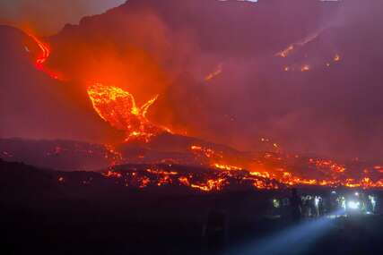 Vulkan napravio haos: U Kataniji otkazano oko 1.000 letova zbog erupcije Etne