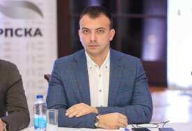 „Isplata penzija ne bi smjela biti vijest“ Savanović poručio da penzionerima ne treba ZAHVALNOST prema bilo kom političaru