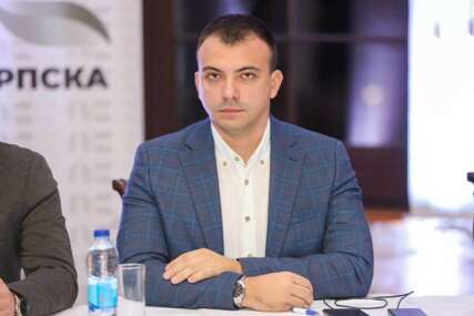 „Isplata penzija ne bi smjela biti vijest“ Savanović poručio da penzionerima ne treba ZAHVALNOST prema bilo kom političaru