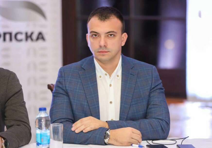 „Isplata penzija ne bi smjela biti vijest“ Savanović poručio da penzionerima ne treba ZAHVALNOST prema bilo kom političaru