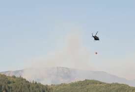 POŽARI BUKTE ŠIROM BiH Helikopteri Oružanih snaga gase vatru na četiri područja