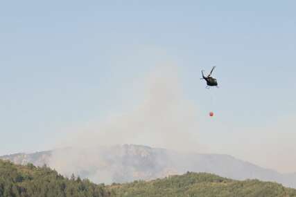 POŽARI BUKTE ŠIROM BiH Helikopteri Oružanih snaga gase vatru na četiri područja