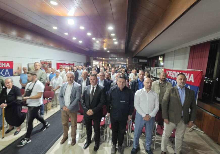 (VIDEO,FOTO) I stari i mladi na tribini US u Derventi: Stevandić poručio da stranka ima superioran nacionalni i ekonomski program