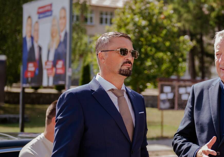 Ristić odgovorio na "KULOARSKE GLASINE": Ne pada mi na pamet da vraćam mandat koji zvanično nismo osvojili