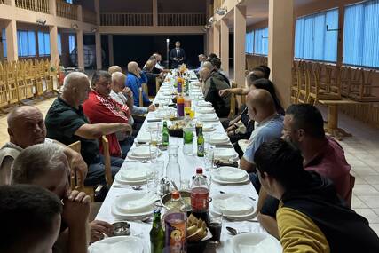 (FOTO) Slavenko Ristić na druženju s građanima Jezera i Šipova: Republika Srpske će imati budućnost samo ako mladi ljudi ostanu ovdje