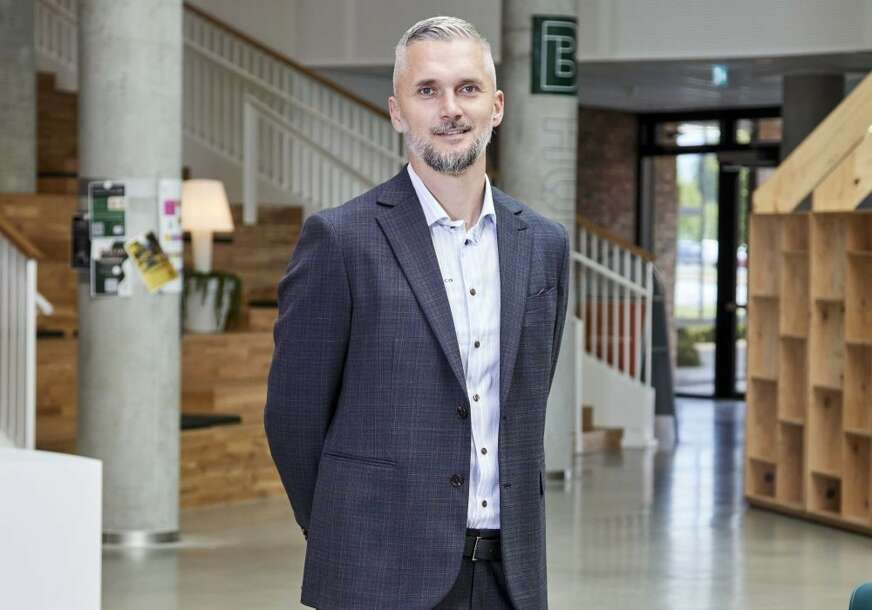 (FOTO) "Sportisti to zaslužuju" Košarkaš Vedran Borovčanin podržao ideju RSS o izgradnji "Semberija arene"