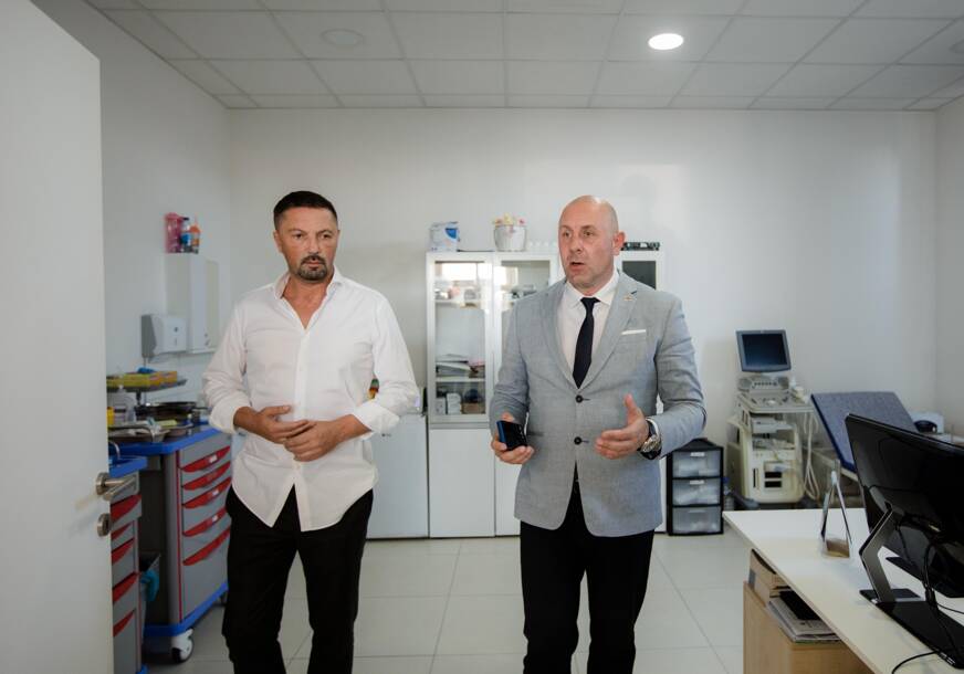 (FOTO) "RSS će snažno podržati domaće investitore i njihove projekte" Ristić posjetio Kliniku „Spitex“ i gradilište Rehabilitacionog centra „Prime residence“ u Bijeljini