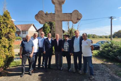 (FOTO) Vid Ivanović na druženju s građanima Broda "Zbog Slavenka Ristića sam se vratio u politiku"