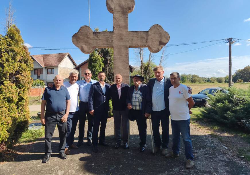 (FOTO) Vid Ivanović na druženju s građanima Broda "Zbog Slavenka Ristića sam se vratio u politiku"