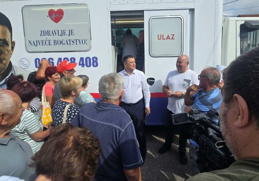 (FOTO) "Preventivni pregledi mogu spasiti život" Đajić do sada BESPLATNO pregledao preko 70.000 građana, evo šta je otkrio u Bijeljini