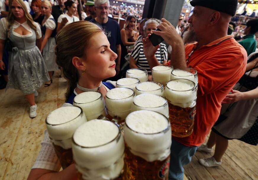 FOTO:  ANNA SZILAGYI/EPA